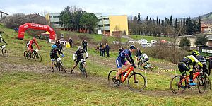 ciclisti in mountain bike