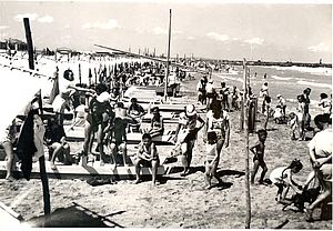 antica foto banganti sulla spiaggia