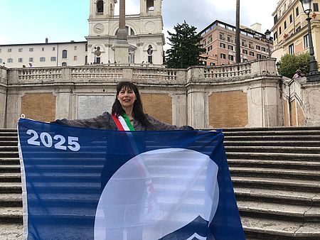 Assessora Biagioni e Bandiera Blu