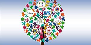 Albero di puzzle con loghi associazioni di volontariato